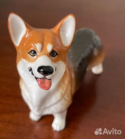 Фарфоровые статуэтки собаки породы вельш- корги
