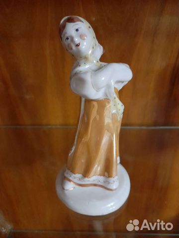 Статуэтка фарфоровая 