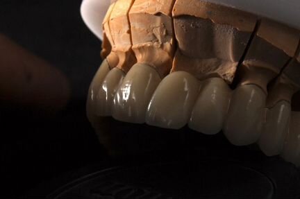 Опытный зубной техник