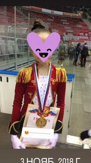 Платье для выступлений по фигурному катанию