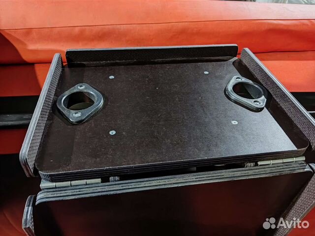 Столик под эхолот с двумя держателями удилища