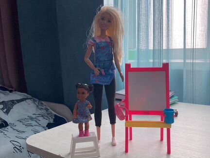 Кукла барби учитель рисования