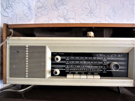 Радиола сетевая ламповая Рекорд-68-2