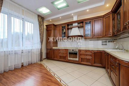 3-к. квартира, 121,8 м², 1/3 эт.