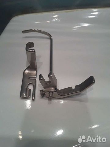 Две детали швейной машинки,лобзики,бритва