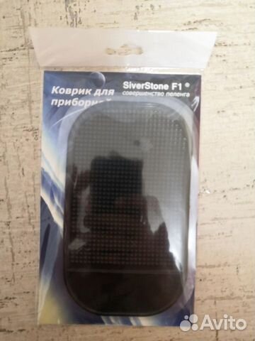 Противоскользящий коврик на приборную панель