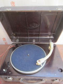 Электро-патефон мэтп СССР 50-х годов выпуска