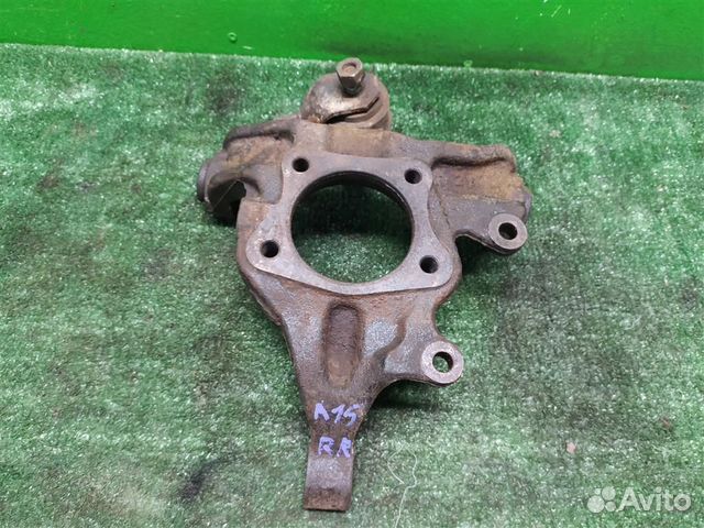 Кулак задний правый Lexus RX300 (MCU35) 2003