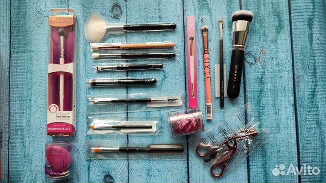 Кисти, бьютиблендер и аксессуары