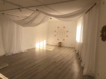 Зал для йоги, тренингов, мастер-классов