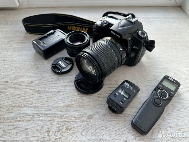 Фотоаппарат Nikon D90 с объективами и вспышкой