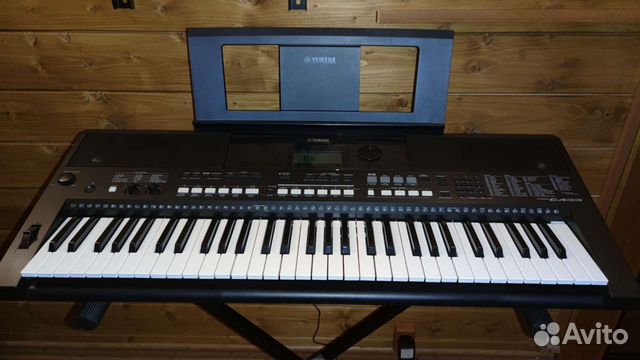 Синтезатор yamaha psr e 433. б.у