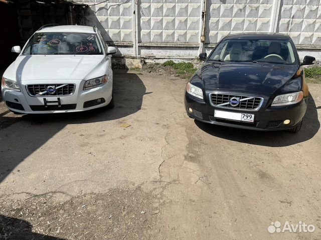 Бампер для Volvo s80 цвет 452