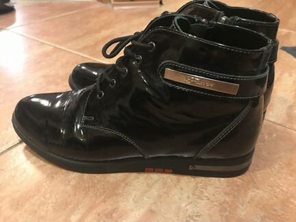Ботинки лаковые р.38
