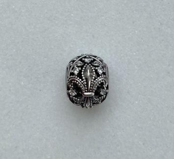 Шарм Pandora «Геральдическая Лилия»
