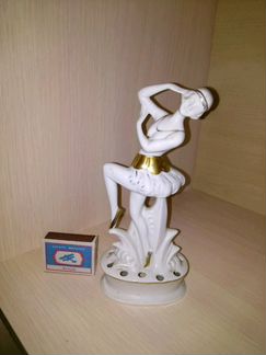 Фарфоровая статуэтка Балерина
