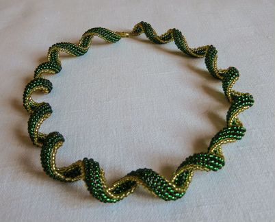 Колье из бисера