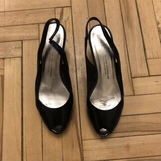 Лакированные босоножки