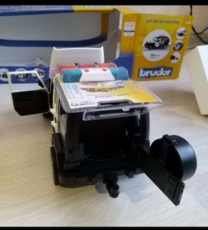 Bruder полицейский джип с фигуркой