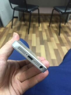 Телефон iPhone SE 32(GB)