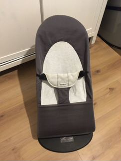 Шезлонг Babybjorn (оригинал) + мобиль IKEA Leka
