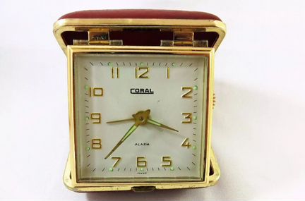 Часы красная кожа винтаж 50-е Япония будильник