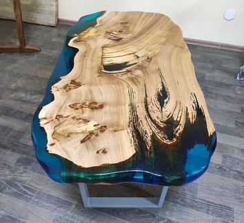 Столик из эпоксидной смолы (вяз)