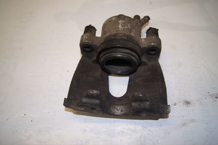 Суппорт передний правый на мазда 3 вк вл