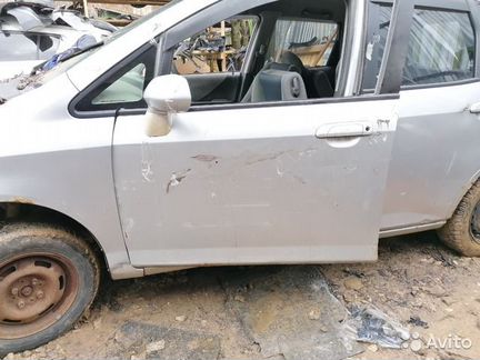 Дверь передняя правая Honda Fit / Jazz 2001