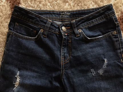 Тёмно-синие джинсы