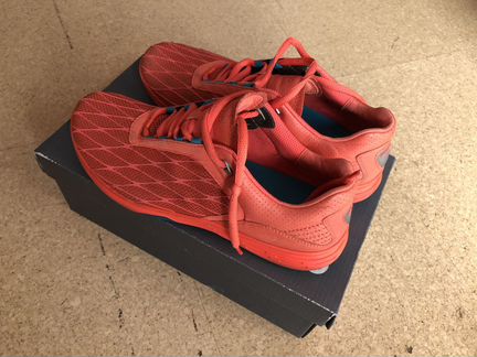 Кроссовки ecco коралловые