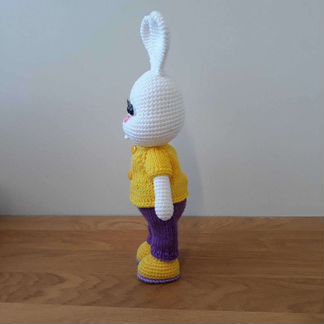 Заяц, вязаная игрушка