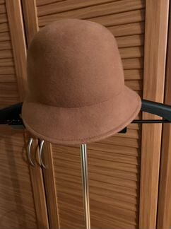 Стильная шляпа клош