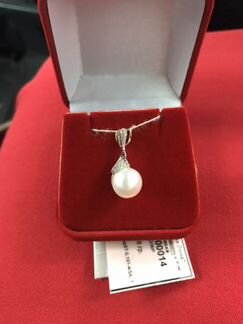 Подвеска из белого золота с бриллиантами и жемчуго