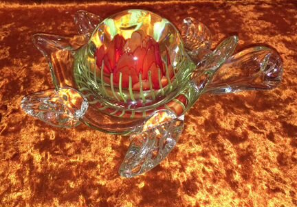 Черепаха с цветком