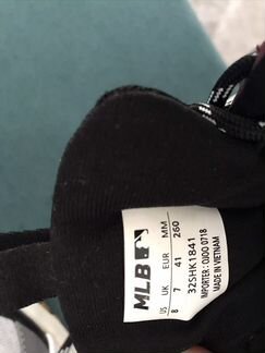 Продам новые кроссовки