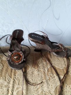 Женские босоножки