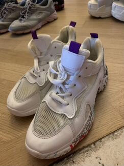 Кроссовки легкие