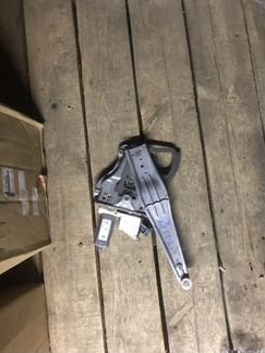 Зад лев стеклоподъемник Toyota avensis t250