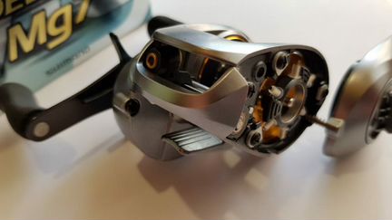 Мультипликаторная катушка shimano