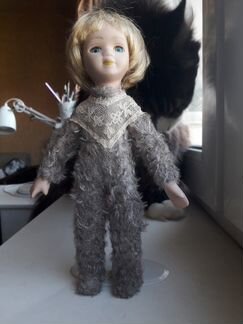 Фарфоровая кукла