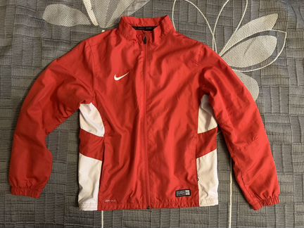 Куртка ветровка nike 137-147см на 10-12 лет