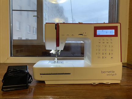 Бытовая швейная машинка