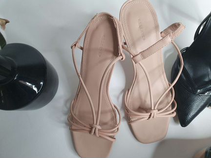 Туфли с острым носом