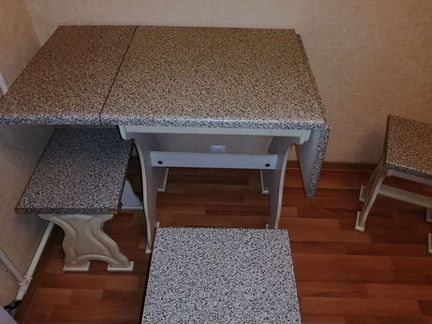 Кухонный стол раскладной со стульями