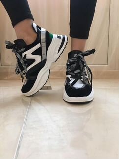 Кроссовки женские