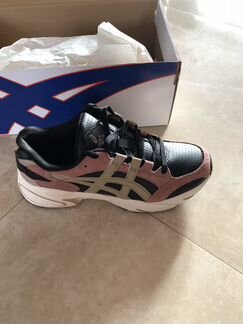 Asics кроссовки женские