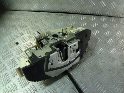 Замок двери задней левой Мерседес 221