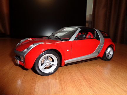 Модель автомобиля Smart roadster coupe, 1:18