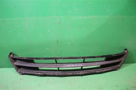 Решетка бампера передняя Hyundai Solaris